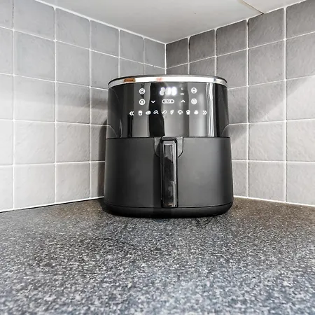 Comfortable 4 Bed - Free Parking & Fast Wifi