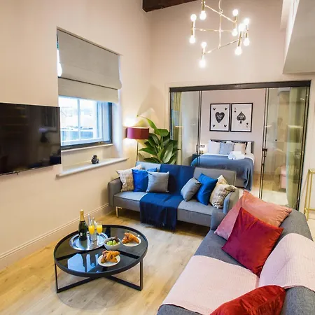 Spacious 3-bed Retreat - Modern & Super