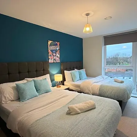 Luxury 5 Bed Centre Apartment