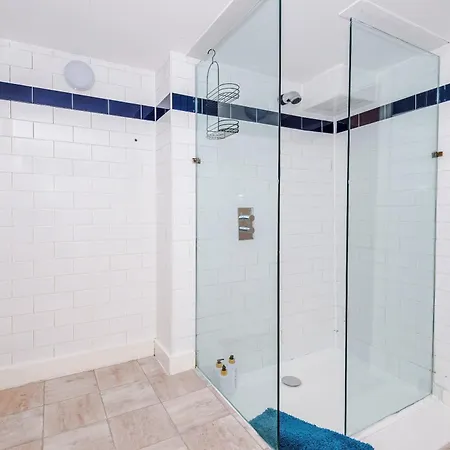 Appartamento Modern 2br Flat For 4 Full Kitchen *