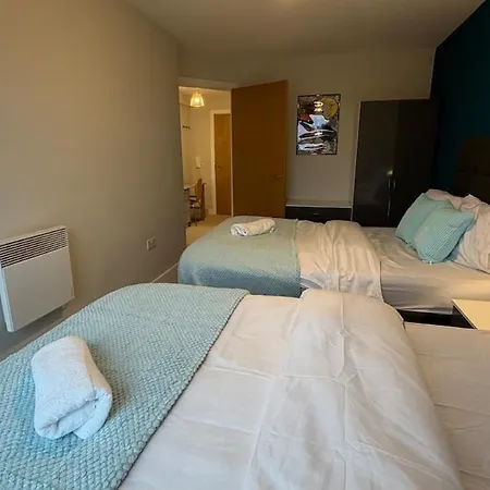 Luxury 5 Bed Centre *