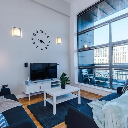 Modern 2br Flat For 4 Full Kitchen