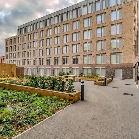 The Trafford Centre - View - Close To Airport - Sleeps 6 *