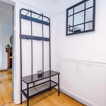 Stylish Home, Sleeps 7, Pool Table, Free Parking, Free Wi-fi, Full Kitchen, Perfect For Groups Apartamento Manchester