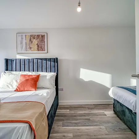 The Trafford Centre - View - Close To Airport - Sleeps 6