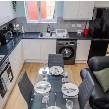 דירה Family-friendly Two-bedroom Near Stadium *