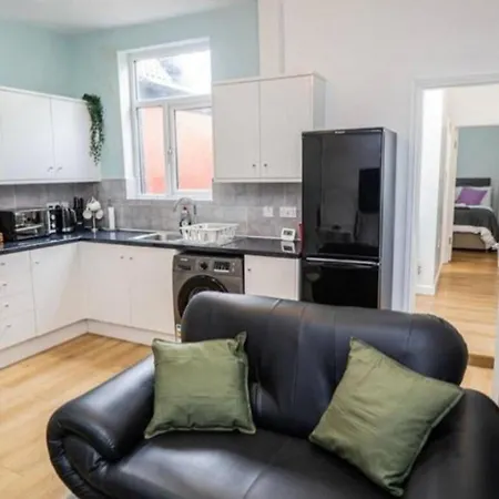 דירה Family-friendly Two-bedroom Near Stadium