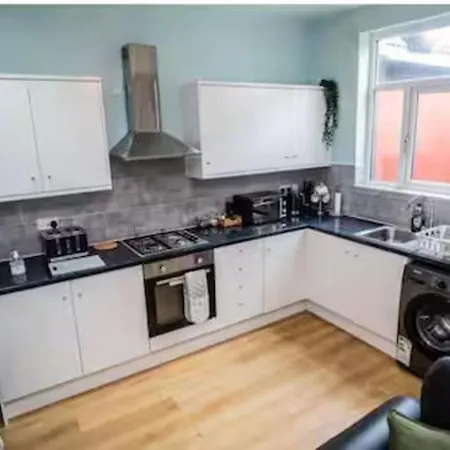 דירה Family-friendly Two-bedroom Near Stadium