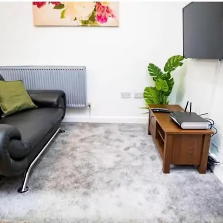 Family-friendly Two-bedroom Near Stadium מנצ'סטר
