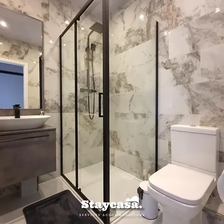 度假居 Spacious 6-bed With Large Patio And Free Parking *