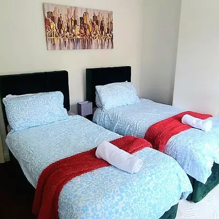 Feriehus Business Friendly 2br House Sleeps 5, Wi-fi, Workspace & Free Parking *