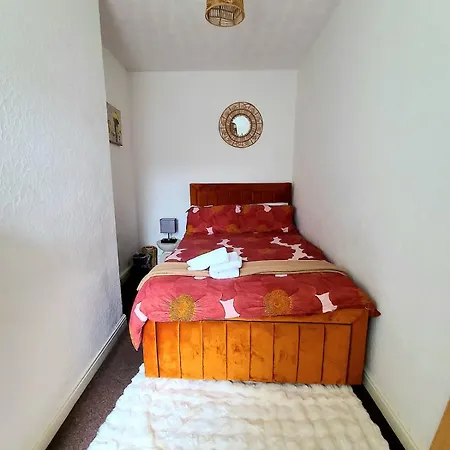 Feriehus Business Friendly 2br House Sleeps 5, Wi-fi, Workspace & Free Parking