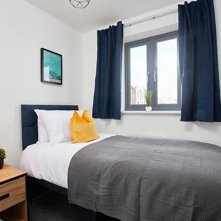 Large 5 Bedroom House 6 Beds Ideal For Contractors 別荘 マンチェスター