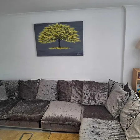 Cosy 2-bed House In * Manchester