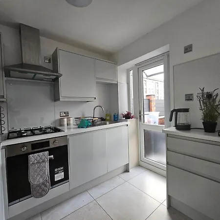 Tatil Evi Spacious 4br Near Old Trafford Sleeps 7! Manchester