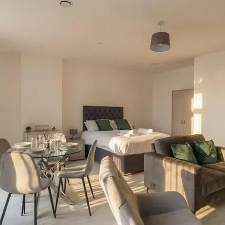 Modern In Salford Great Views Lejlighed