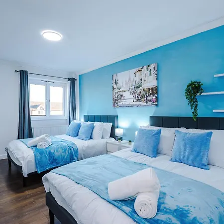 New Spacious House, Pool Table, Driveway Parking And Ps4 بيت للعطل
