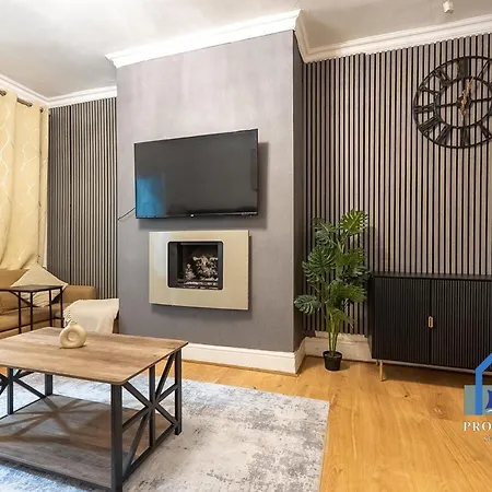 Modern Townhouse-free Parking-game Room-w-ifi Nyaraló