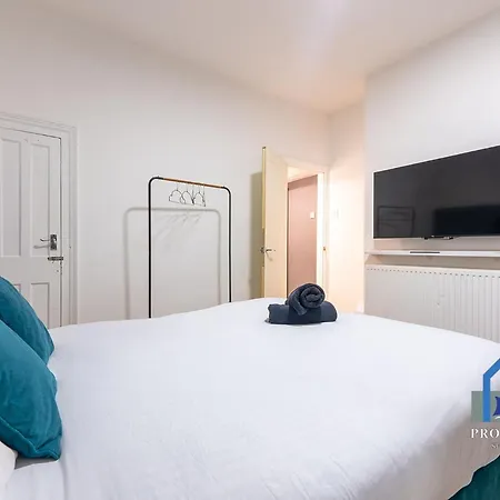 Feriehus Modern Townhouse-free Parking-game Room-w-ifi *