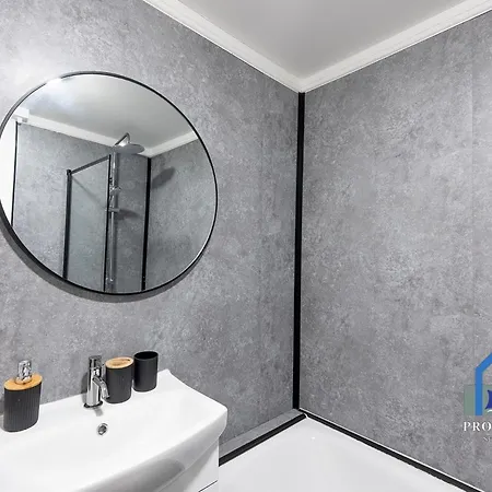 Feriehus Modern Townhouse-free Parking-game Room-w-ifi
