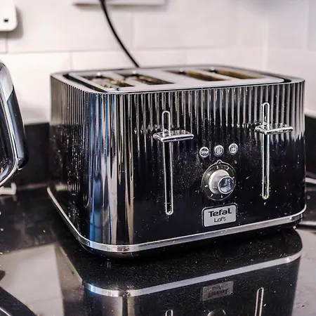 Oldtrafford - Sleeps 6 - Free Parking - Free Wifi * 맨체스터