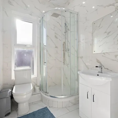 Three Bedroom House By Brookland Serviced Short Lets With Free Wifi 度假居 *