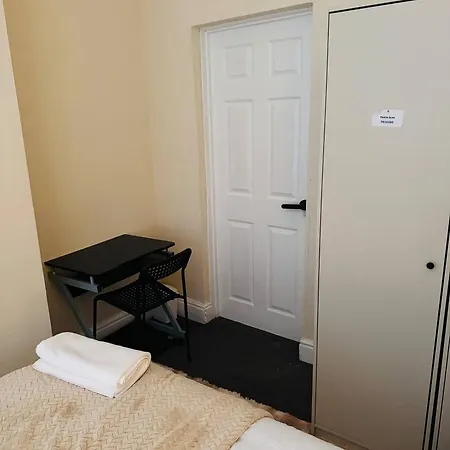 Contractors And Tourists Friendly In Salford *