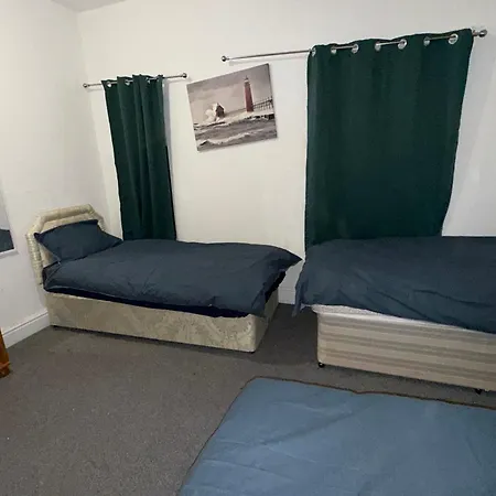 Comfortable Triple Near Center *