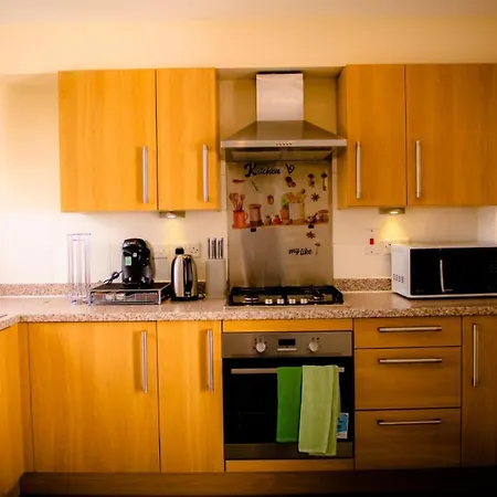 Vakantiehuis House - Sleeps 7 - Parking - 10min Drive To Centre Manchester