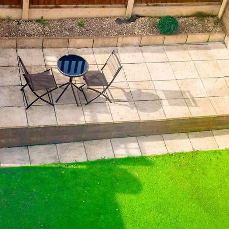 House - Sleeps 7 - Parking - 10min Drive To Centre Vakantiehuis Manchester