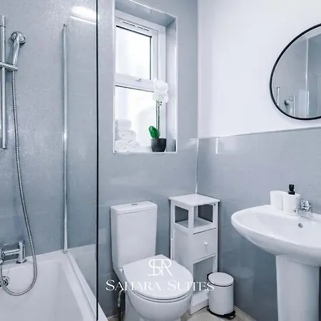 New Stylish 4br - Sleeps 9 - Parking مانشستر