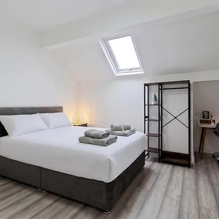 Spacious 5br House Near Centre