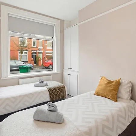 Home, Sleeps 6, Contractor Friendly, Free Parking Nyaraló *