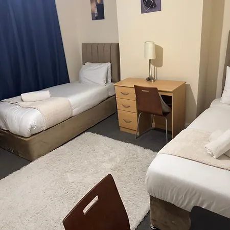 Contractors And Tourists Friendly In Salford 1