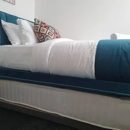 Spacious 3br - Nr Clifton Train Station 510min Walk - Garden Free Parking Feriehus Manchester