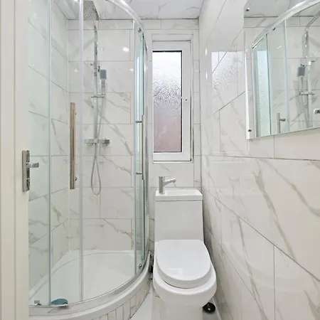 Three Bedroom House By Brookland Serviced Short Lets With Free Wifi