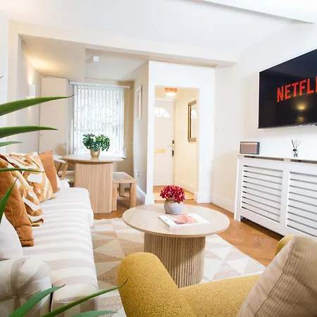 펜션 Awhile - 3-bed Townhouse Northern Quarter *