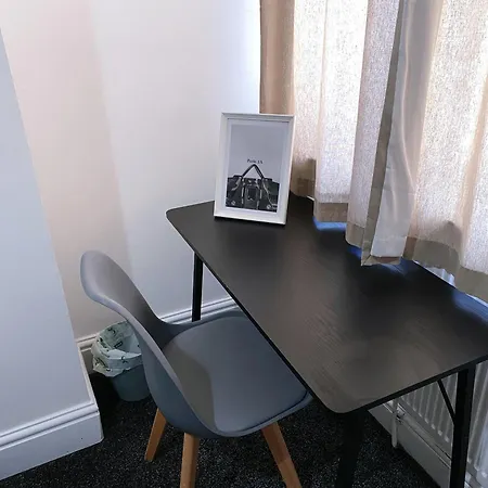 Cosy Double Bed To Salford Plab Samson Centre