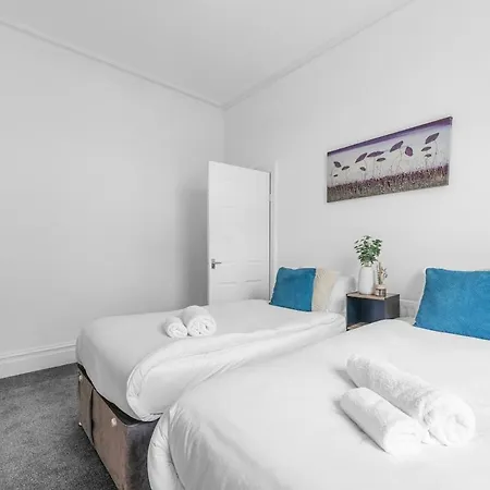 Group - Access To Central, Coop, Etihad Ferienhaus *
