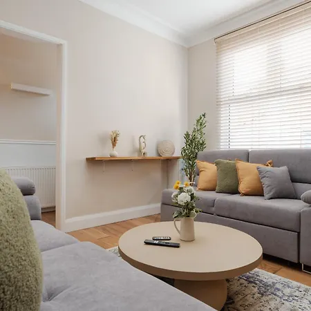 Dom wakacyjny 2br Cozy Retreat - Pool Table - Wifi - Sleeps 7 Manchester