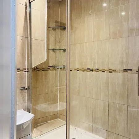 Grey Homes, Private Near Piccadilly Station 15 Mins *