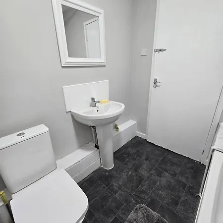 Lovely Large 3 Bedroom House * Manchester