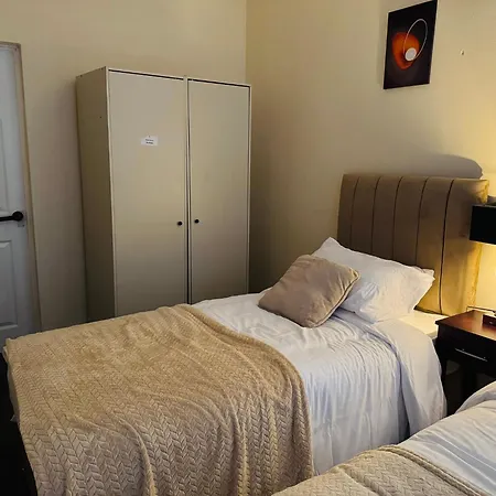 Contractors And Tourists Friendly In Salford * Manchester