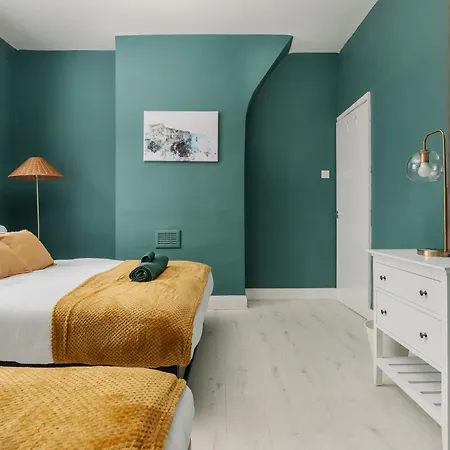 Dom wakacyjny 2br Cozy Retreat - Pool Table - Wifi - Sleeps 7 Manchester