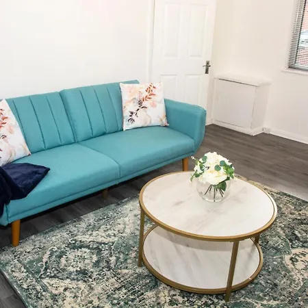 Dom wakacyjny 3 Bed - Shefa Homes Manchester