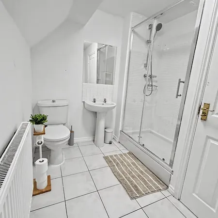 Entire Sleeps 5 Guest 5 Mins Frommcr Manchester