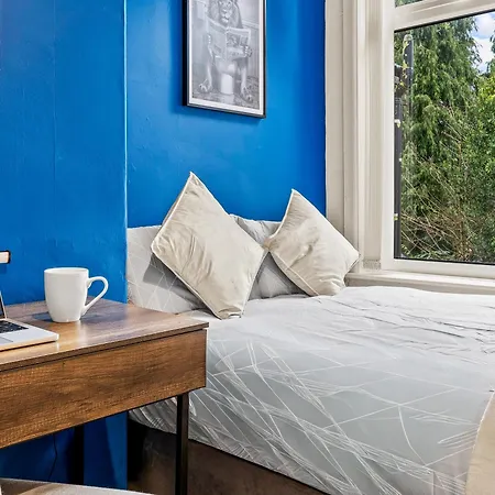 Contractor House - Fast Wifi - Sleeps 7! Manchester