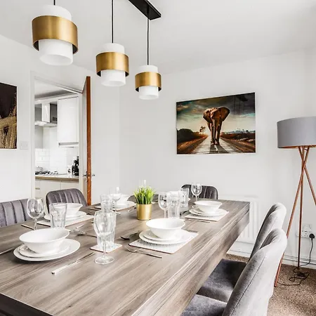 E-oasis- Etihad-coop Live-free Parking-pool Table *