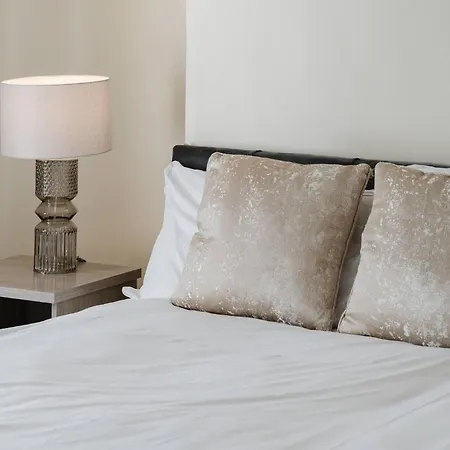6-bed Manchester