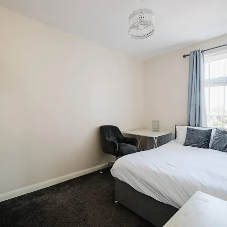 6-bed * Manchester